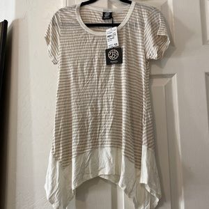 Brand new Bobeau lightweight tunic top